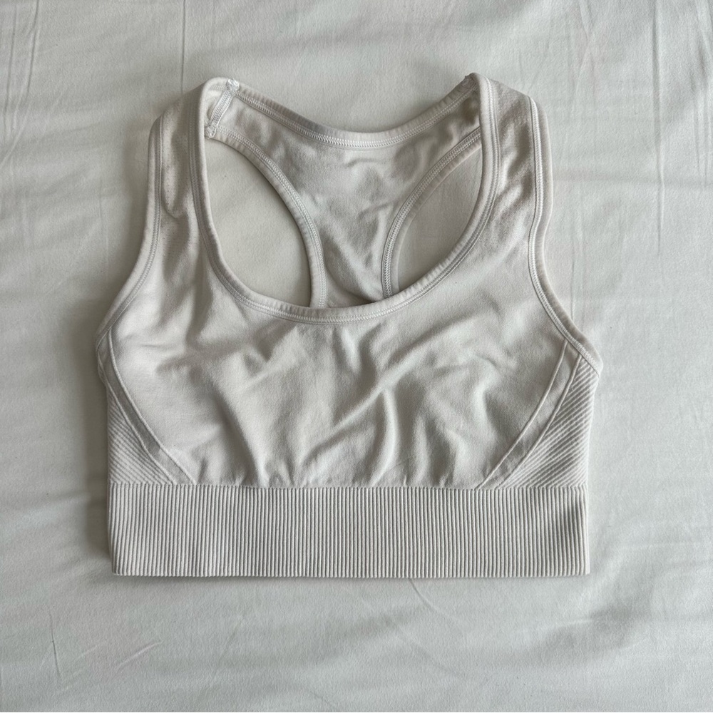 ⚡️ FLASH SALE Medium white sports bra All in Motion